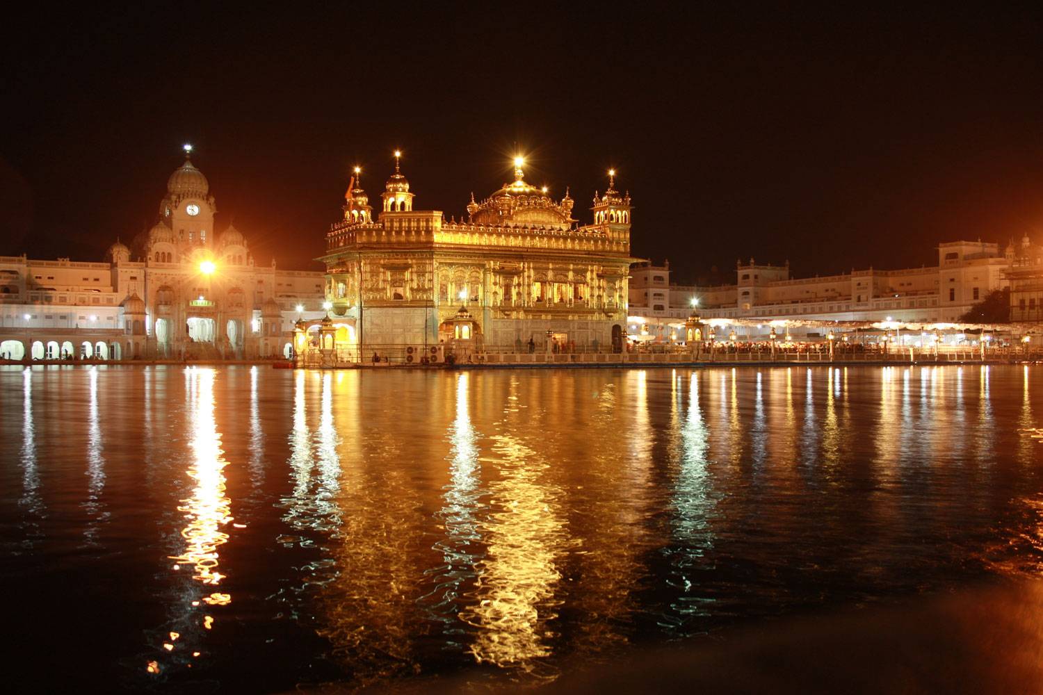 golden temple at night wallpaper 2