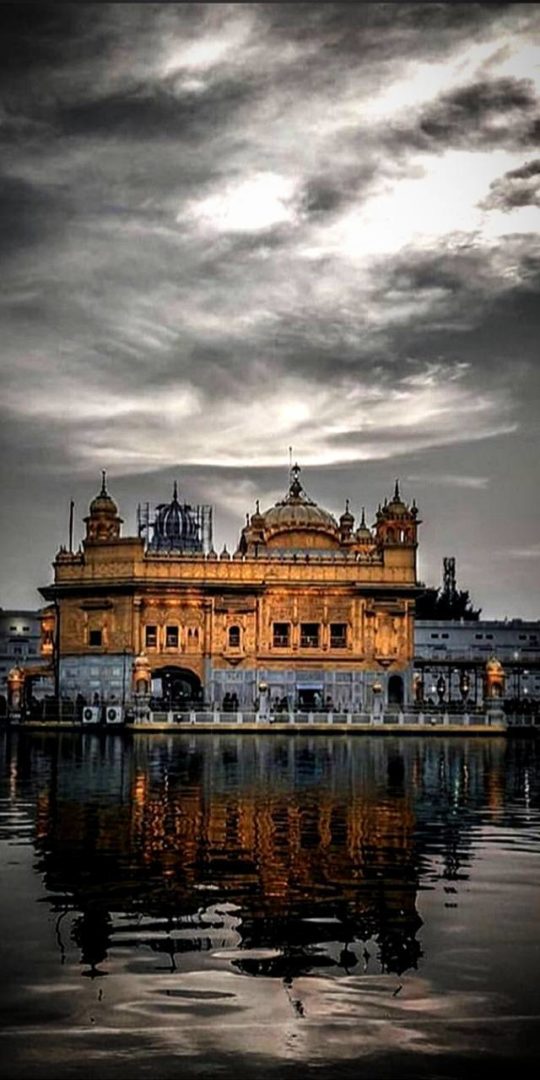 golden temple at night wallpaper